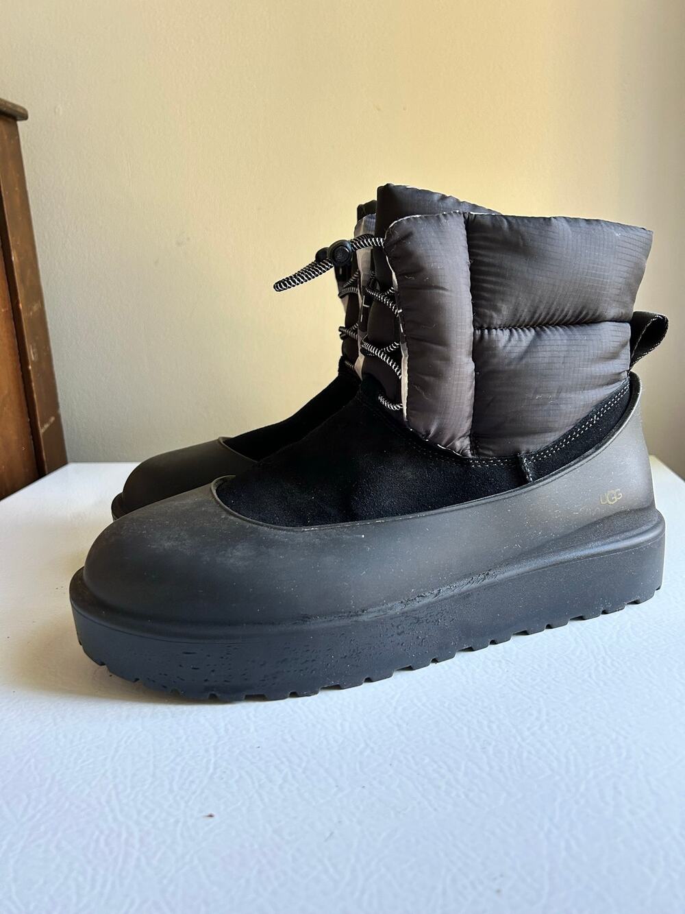 Ugg Suede Booties Mini Boots Sz 8 Rubber Outer, Only tried On